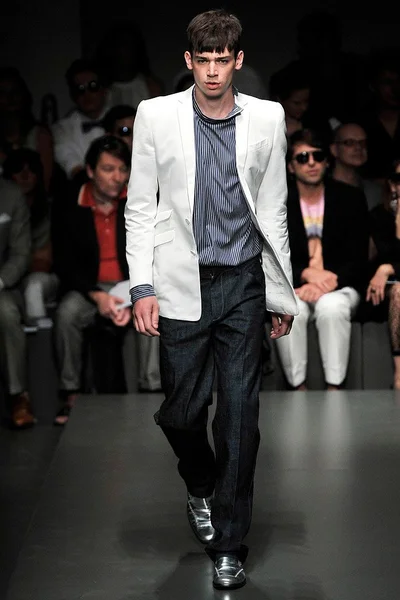 Look 13